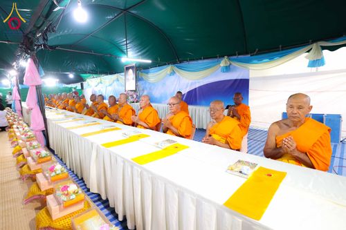 ภาพ No.298492:วันที่ 20 มกราคม พ.ศ. 2569 พิธีถวายภัตตาหารเป็นสังฆทาน แด่พระธรรมยาตรา ณ อนุสรณ์สถานบางปลา วัดบางปลา อำเภอบางเลน จังหวัดนครปฐม ในโครงการธรรมยาตรา กตัญญูบูชา มหาปูชนียาจารย์ พระมงคลเทพมุนี(สด จนฺทสโร) พระผู้ปราบมาร อนุสรณ์สถาน 7 แห่ง ปีที่ 14