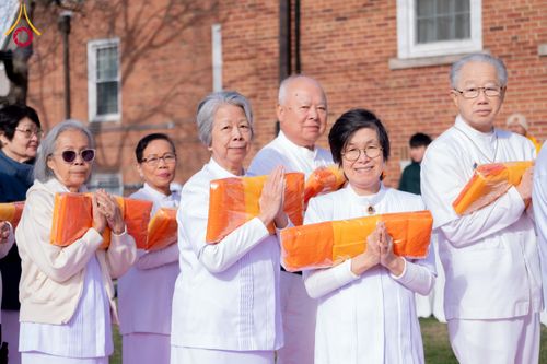 ภาพ No.318943:วันที่ 29 มีนาคม พ.ศ.2569 พิธีทอดผ้าป่าวัดพระธรรมกาย 20 ศูนย์สาขา และการประชุมภาคพื้นอเมริกา ไตรมาสที่ 1/2569 วัดพระธรรมกายชิคาโก ประเทศสหรัฐอเมริกา