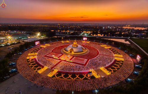 ภาพ No.302276:วันที่ 23 มกราคม พ.ศ. 2569 พิธีจุดประทีปธรรมถวายเป็นพุทธบูชา (ภาพชุดที่ 2) และบูชาธรรมมหาปูชนียาจารย์  ณ อนุสรณ์สถานลำดับที่ 5 สถานที่เผยแผ่วิชชาธรรมกายครั้งแรก อนุสรณ์สถานบางปลา วัดบางปลา อำเภอบางเลน จังหวัดนครปฐม ในโครงการธรรมยาตรา กตัญญูบูชา มหาปูชนีย