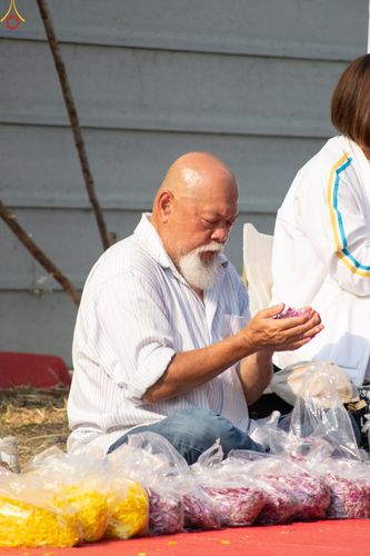 ภาพ No.294945:วันที่ 14 มกราคม พ.ศ. 2569 พิธีต้อนรับพระธรรมยาตรา อนุสรณ์สถานลำดับที่ 4  สถานที่เกิดด้วยกายธรรม ณ วัดโบสถ์บน ต.บางคูเวียง จ.นนทบุรี ในโครงการธรรมยาตรา กตัญญูบูชา มหาปูชนียาจารย์ พระมงคลเทพมุนี(สด จนฺทสโร) พระผู้ปราบมาร อนุสรณ์สถาน 7 แห่ง ปีที่ 14