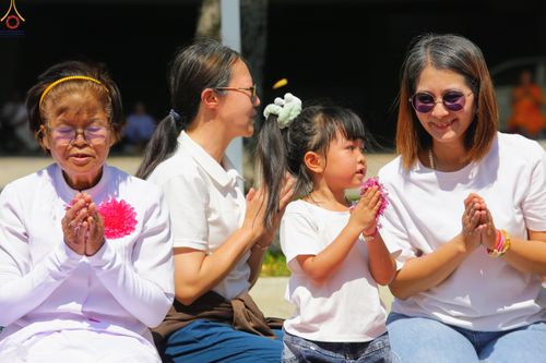 ภาพ No.304598:วันที่ 25 มกราคม พ.ศ. 2569 พิธีต้อนรับพระธรรมยาตรา (ภาพชุดที่ 2) รร.สามัคคีราษฏร์บำรุง-วัดพระธรรมกาย ในโครงการธรรมยาตรา กตัญญูบูชา มหาปูชนียาจารย์ พระมงคลเทพมุนี(สด จนฺทสโร) พระผู้ปราบมาร อนุสรณ์สถาน 7 แห่ง ปีที่ 14