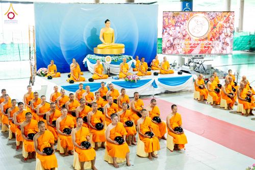 ภาพ No.342889:วันอาทิตย์ที่ 9 สิงหาคม พ.ศ.2569 พิธีตักบาตรฉลองพระใหม่ โครงการบรรพชาและอุปสมบทหมู่ รุ่นเข้าพรรษา ณ มหารัตนวิหาคด คอร์ 26 วัดพระธรรมกาย