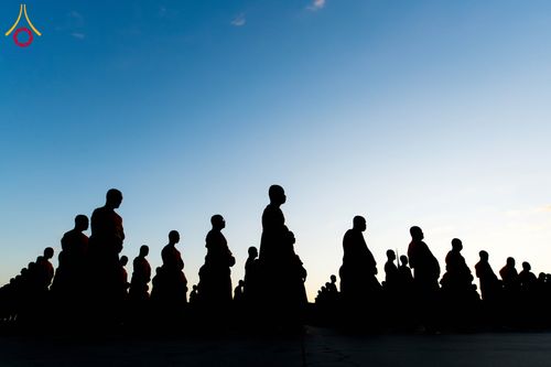 ภาพ No.285184:วันจันทร์ที่ 15 ธันวาคม พ.ศ.2568  บันทึกภาพหมู่ประวัติศาสตร์ โครงการบรรพชาอุปสมบทหมู่  รุ่นบูชาธรรมมหาปูชนียาจารย์ ประจำปี 2568 ณ ลานธรรมมหาธรรมกายเจดีย์ วัดพระธรรมกาย