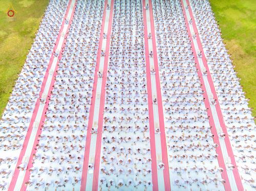 ภาพ No.340986:วันที่ 26 กรกฎาคม พ.ศ. 2569 โครงการพัฒนาคุณธรรม จริยธรรม สำหรับนักเรียนนายสิบตำรวจ (นสต.) รุ่นที่ 17 ศูนย์ฝึกอบรมตำรวจภูธรภาค 1 ได้จัดกิจกรรม ตักบาตรเพื่อน้อมอุทิศถวายเพื่อเป็นพระราชกุศลฯ  และปฏิบัติธรรม ติวธรรมมะ ณ ศูนย์ปฏิบัติธรรมเวิล์ดพีช วัลเล่ย์ (Wo