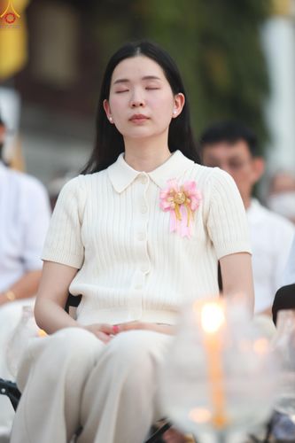 ภาพ No.297114:วันที่ 17 มกราคม พ.ศ. 2569 พิธีจุดประทีปถวายเป็นพุทธบูชา และบูชาธรรมมหาปูชนียาจารย์ (ภาพชุดที่ 2) ณ วัดโบสถ์บน ต.บางคูเวียง จ.นนทบุรี อนุสรณ์สถานลำดับที่ 4 สถานที่เกิดด้วยกายธรรม ในโครงการธรรมยาตรา กตัญญูบูชา มหาปูชนียาจารย์ พระมงคลเทพมุนี(สด จนฺทสโร) พร