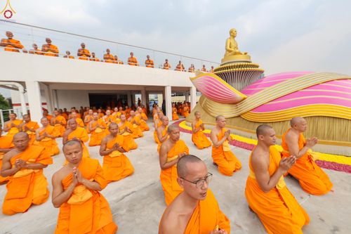 ภาพ No.300029:วันที่ 22 มกราคม พ.ศ.2569 พระธรรมยาตราปฏิบัติธรรม และถ่ายภาพหมู่ประวัติศาสตร์ ณ อาคารธรรมยาตรา กตัญญูบูชามหาปูชนียาจารย์  ตรงข้ามวัดปากน้ำภาษีเจริญ จ.กรุงเทพมหานคร ในโครงการธรรมยาตรา กตัญญูบูชา มหาปูชนียาจารย์ พระมงคลเทพมุนี(สด จนฺทสโร) พระผู้ปราบมาร อนุ