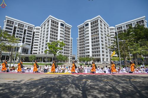 ภาพ No.304545:วันที่ 25 มกราคม พ.ศ. 2569 พิธีต้อนรับพระธรรมยาตรา (ภาพชุดที่ 2) รร.สามัคคีราษฏร์บำรุง-วัดพระธรรมกาย ในโครงการธรรมยาตรา กตัญญูบูชา มหาปูชนียาจารย์ พระมงคลเทพมุนี(สด จนฺทสโร) พระผู้ปราบมาร อนุสรณ์สถาน 7 แห่ง ปีที่ 14