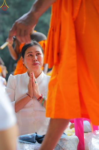 ภาพ No.188782:พิธีต้อนรับพระธรรมยาตรา ในโครงการธรรมยาตรา กตัญญูบูชา มหาปูชนียาจารย์ พระมงคลเทพมุนี(สด จนฺทสโร) พระผู้ปราบมาร อนุสรณ์สถาน 7 แห่ง ปีที่ 13 วันที่ 3 มกราคม พ.ศ. 2568 ณ อนุสรณ์สถานมหาวิหารพระมงคลเทพมุนี (โลตัสแลนด์) อ.สองพี่น้อง จ.สุพรรณบุรี
