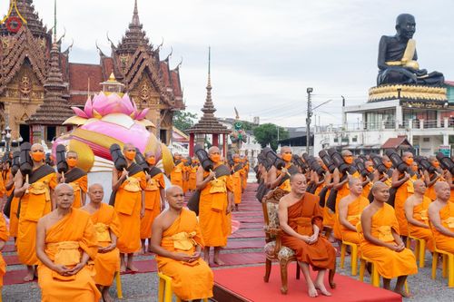 ภาพ No.127974:คณะพระธรรมยาตราฯ ปฎิบัติธรรมและถ่ายภาพหมู่ประวัติศาสตร์ ณ ลานหน้าพระปรางค์สามยอด วัดโคกสมานคุณ อ.หาดใหญ่ จ.สงขลา วันเสาร์ที่ 9 มีนาคม พ.ศ. 2567