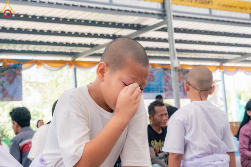 ภาพ No.133465:พิธีขอขมารับผ้าไตร, พิธีบรรพชาสามเณร, สามเณรออกบิณฑบาต ในโครงการบรรพชาสามเณร ฟื้นฟูพระพุทธศาสนาทั่วไทย  ณ ศูนย์ปฏิบัติธรรม และอบรมเยาวชนเมืองยะลา วันที่ 3 เมษายน พ.ศ. 2567