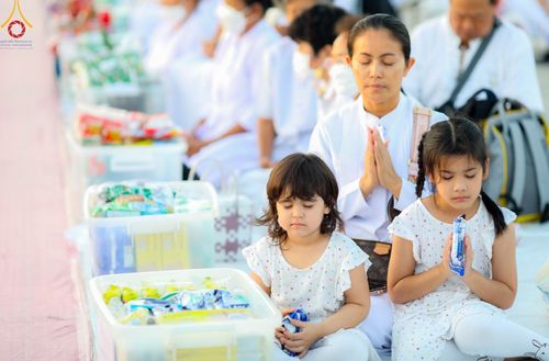 ภาพ No.105267:พิธีตักบาตรฉลองพระบวชใหม่ รุ่นบูชาธรรมมหาปูชนียาจารย์ และต้อนรับศักราชใหม่ วันจันทร์ที่ 1 มกราคม พ.ศ. 2567 ณ ลานธรรมพระมหาธรรมกายเจดีย์ วัดพระธรรมกาย