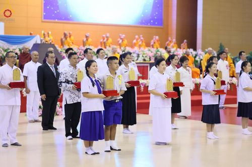 ภาพ No.124661:พิธีมอบโล่วัชรเกียรติยศ โครงการตอบปัญหาศีลธรรมเพื่อสันติภาพโลก (World-PEC) ต่างประเทศ ครั้งที่ 17 ณ ห้องแก้วสารพัดนึก 1 วัดพระธรรมกาย ในวันมาฆบูชา เสาร์ที่ 24 กุมภาพันธ์ พ.ศ. 2567