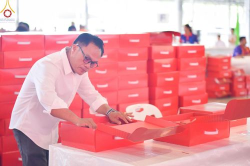 ภาพ No.212047:วันจันทร์ที่ 17 มีนาคม พ.ศ. 2568 บุญบรรจุกล่องไทยธรรม เพื่อถวายแด่พระสังฆาธิการ 40,000 กว่าวัดทั่วไทย ในวันคุ้มครองโลก 22 เมษายน พ.ศ. 2568 ณ บ้านแก้วเรือนทองคุณยายฯ วัดพระธรรมกาย