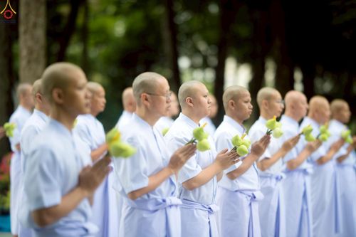 ภาพ No.228881:วันเสาร์ที่ 14 มิถุนายน พ.ศ. 2568 พิธีเวียนประทักษิณ , พิธีขอขมารับผ้าไตร ในโครงการบรรพชาอุปสมบทหมู่ ผู้บริหารรุ่นที่ 15 และ อุดมศึกษา รุ่นที่ 52 ณ โบสถ์พระไตรปิฎก วัดพระธรรมกาย