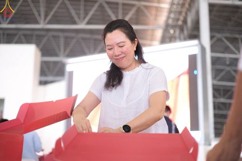 ภาพ No.212279:วันพุธที่ 19 มีนาคม พ.ศ. 2568 การบรรจุไทยธรรมลงกล่องสำเร็จ 43,500 กล่อง เพื่อถวายแด่พระสังฆาธิการ 40,000 กว่าวัดทั่วไทย ในวันคุ้มครองโลก 22 เมษายน พ.ศ. 2568 ณ บ้านแก้วเรือนทองคุณยายฯ วัดพระธรรมกาย