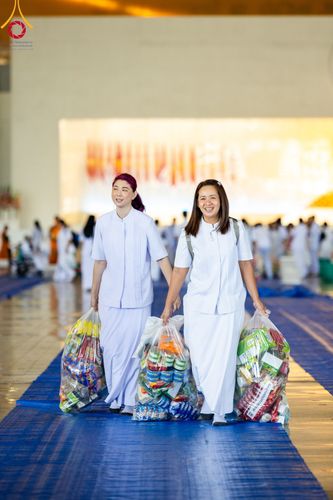 ภาพ No.99667:พิธีตักบาตรวันอาทิตย์ต้นเดือน ณ สภาธรรมกายสากล วัดพระธรรมกาย จ.ปทุมธานี วันอาทิตย์ที่ 3 ธันวาคม พ.ศ. 2566