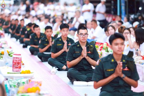 ภาพ No.237361:วันที่ 9-10 สิงหาคม พ.ศ. 2568 การเตรียมงาน เก็บงาน ของเจ้าหน้าที่ทุกสถานะ ในงานมหาสังฆทาน ตักบาตรพระ 10,000 รูป ใจกลางเมืองหาดใหญ่ จ.สงขลา