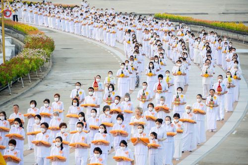 ภาพ No.101444:พิธีเวียนประทักษิณ, พิธีวันทาเจดีย์, พิธีขอขมาและมอบผ้าไตร ในโครงการอุปสมบทหมู่ รุ่นบูชาธรรมมหาปูชนียาจารย์ ณ วัดพระธรรมกาย ในวันที่ 9 ธันวาคม พ.ศ. 2566