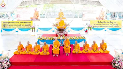 ภาพ No.85031:พิธีเจริญพระพุทธมนต์และพิธีสักการะ รูปเหมือนพระมงคลเทพมุนี (สด จนฺทสโร) ในวันที่ 5 สิงหาคม พ.ศ. 2566 ณ วัดพระธรรมกาย จ.ปทุมธานี เพื่ออัญเชิญประดิษฐาน  ณ วิหารพระมงคลเทพุนี (สด จนฺทสโร) ศูนย์ปฏิบัติธรรมภาคใต้ อ.บางกล่ำ จ.สงขลา