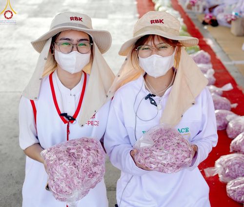 ภาพ No.208104:V.55 สารพัดV สารพัดดี ที่วัดพระธรรมกาย ในโครงการธรรมยาตรา กตัญญูบูชา มหาปูชนียาจารย์ พระมงคลเทพมุนี (สด จนฺทสโร) พระผู้ปราบมาร อนุสรณ์สถาน 7 แห่ง ปีที่ 13 ระหว่างวันที่ 2-31 มกราคม พ.ศ. 2568