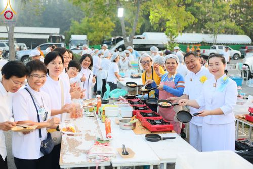 ภาพ No.110712:พิธีถวายภัตตาหารเป็นสังฆทาน แด่คณะพระธรรมยาตราฯ ในโครงการธรรมยาตรากตัญญูบูชา มหาปูชนียาจารย์ พระมงคลเทพมุนี(สด จนฺทสโร) พระผู้ปราบมาร อนุสรณ์สถาน 7 แห่ง ปีที่ 12 วันที่ 12 มกราคม พ.ศ. 2567 ณ อนุสรณ์สถานมหาวิหารพระมงคลเทพมุนี(โลตัสแลนด์) อ.สองพี่น้อง จ.สุ