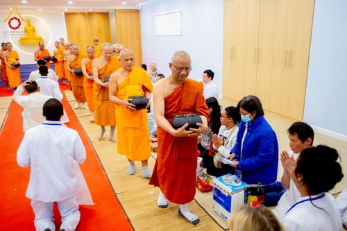 ภาพ No.233306:วันอาทิตย์ที่ 6 กรกฎาคม พ.ศ. 2568 พิธีถวายมหาสังฆทานแด่คณะสงฆ์ทั่วโลกและพิธีตักบาตรเนื่องในวันเข้าพรรษา  ณ วัดพุทธเคปทาวน์ ประเทศแอฟริกาใต้