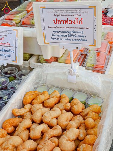 ภาพ No.195626:สาธุชนถวายภัตตาหารเป็นสังฆทาน แด่พระธรรมยาตรา ณ วัดสองพี่น้อง ต.ต้นตาล อ.สองพี่น้อง จ.สุพรรณบุรี ในโครงการธรรมยาตรา กตัญญูบูชา มหาปูชนียาจารย์ พระมงคลเทพมุนี(สด จนฺทสโร) พระผู้ปราบมาร อนุสรณ์สถาน 7 แห่ง ปีที่ 13 วันที่ 15 มกราคม พ.ศ. 2568