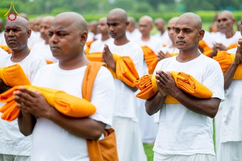 ภาพ No.231065:วันที่ 1 กรกฎาคม พ.ศ. 2568 โครงการบรรพชาสามเณร 300 รูป ถวายเป็นพุทธบูชา  วันอาสาฬหบูชา ณ จุดกำเนิดพระรัตนตรัย  ต้นแหล่งธัมมจักกัปปวัตตนสูตร เมืองพาราณสี  สารนาถ ประเทศอินเดีย