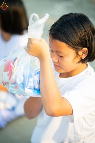 ภาพ No.62273:Photo Story  มหัศจรรย์วัดดงดินแดง Episode 4 กิจกรรมตักบาตรฉลองพระ-เณรกว่า 500 รูป