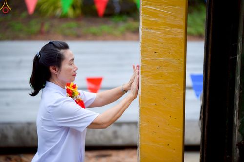 ภาพ No.249969:วันอังคารที่ 30 กันยายน พ.ศ. 2568 พิธีตอกเสามงคลต้นแรกอาคารเศรษฐีถาวร ที่พักผู้มาปฏิบัติธรรม ณ ศูนย์ปฏิบัติธรรมจันทบุรี