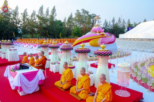 ภาพ No.109596:พิธีจุดประทีปถวายเป็นพุทธบูชา และบูชาธรรมมหาปูชนียาจารย์ วันที่ 10 มกราคม พ.ศ. 2567 ณ อนุสรณ์สถานคลองบางนางแท่น อ.สามพราน จ.นครปฐม