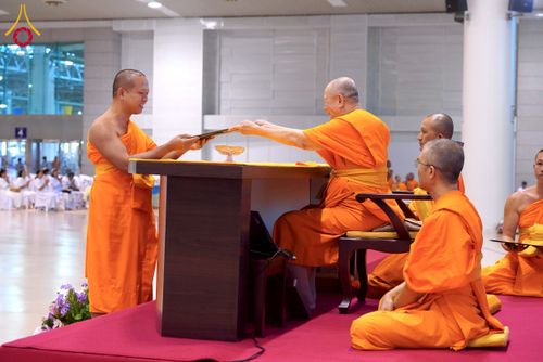 ภาพ No.232174:วันอาทิตย์ที่ 6 กรกฏาคม พ.ศ. 2568 พิธีมอบโล่เกียรติคุณ สวดธัมมจักกัปปวัตตนสูตร และรางวัลโครงการผู้นำแสงสว่างออนไลน์ ณ ห้องแก้วสารพัดนึก1 สภาธรรมกายสากล วัดพระธรรมกาย