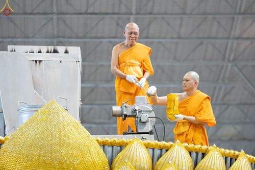 ภาพ No.77031:พิธีหล่อพระบรมพุทธเจ้า ในวันมาฆบูชา อาทิตย์ต้นเดือนที่ 6 มีนาคม พ.ศ. 2566 ณ วัดพระธรรมกาย จ.ปทุมธานี