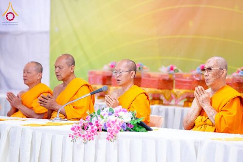 ภาพ No.199388:พิธีถวายภัตตาหารเป็นสังฆทาน แด่พระธรรมยาตรา ณ อนุสรณ์สถานบางปลา วัดบางปลา อำเภอบางเลน จังหวัดนครปฐม ในโครงการธรรมยาตรา กตัญญูบูชา มหาปูชนียาจารย์ พระมงคลเทพมุนี(สด จนฺทสโร) พระผู้ปราบมาร อนุสรณ์สถาน 7 แห่ง ปีที่ 13 วันที่ 22 มกราคม พ.ศ. 2568