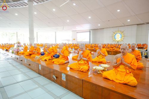 ภาพ No.169789:พิธีถวายภัตตาหารเมนูสวรรค์ "เพื่อการบรรลุธรรม" เนื่องในวันลอยกระทง (ขึ้น 15 ค่ำ เดือน 12) วันศุกร์ที่ 15 พฤศจิกายน พ.ศ. 2567 ณ หอฉันคุณยายอาจารย์ฯ วัดพระธรรมกาย