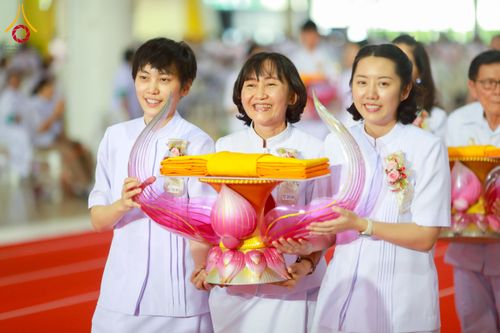 ภาพ No.215411:วันอาทิตย์ต้นเดือนที่ 6 เมษายน พ.ศ. 2568 ขบวนอัญเชิญผ้าป่าสมทบ มหาสังฆทาน 40,000 กว่าวัดทั่วประเทศ ณ สภาธรรมกายสากล วัดพระธรรมกาย