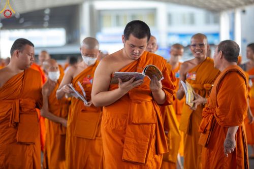 ภาพ No.60339:การต้อนรับพระสังฆาธิการ 10,000 กว่าวัดทั่วประเทศ พิธีมอบปัจจัยช่วยเหลือครู 4 จังหวัดชายแดนภาคใต้ พิธีปฏิบัติธรรม ในวันคุ้มครองโลก วันจันทร์ที่ 22 เมษายน พ.ศ.2567 ณ วัดพระธรรมกาย จ.ปทุมธานี