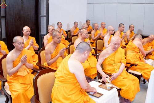 ภาพ No.230959:วันอังคารที่ 1 กรกฎาคม พ.ศ. 2568 ผู้ว่าราชการจังหวัดปทุมธานี เป็นประธานพิธีต้อนรับ สัญญาบัตร พัดยศ พระครูสัญญาบัตรสายต่างประเทศ วัดพระธรรมกาย ประจำปี พ.ศ. 2568 จำนวน 19 รูป