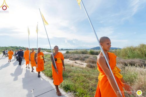 ภาพ No.222170:วันที่ 26-27 เมษายน พ.ศ. 2568 ศูนย์ปฏิบัติธรรมสวนผึ้ง ร่วมกับ ธุดงค์คสถานประจวบคีรีขันธ์ และวัดอ่าวน้อย  จัดกิจกรรมเดินธรรมยาตรา ตักบาตรข้าวสารอาหารแห้ง และจุดประทีปถวายเป็นพุทธบูชา ณ วัดอ่าวน้อย จ.ประจวบคีรีขันธ์