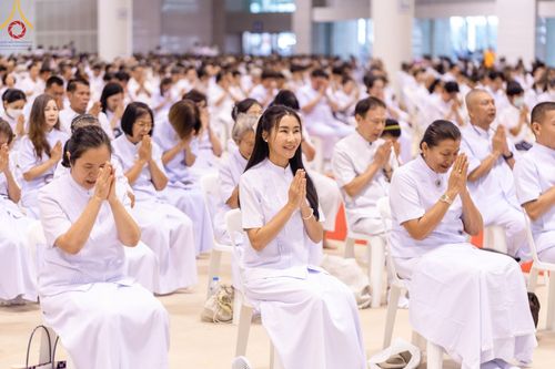 ภาพ No.159499:สัมมนาพิเศษและพิธีมอบองค์พระธรรมกาย 2,000 องค์ ณ ห้องแก้วสารพัดนึก 1 วัดพระธรรมกาย วันอาทิตย์ต้นเดือนที่ 6 ตุลาคม พ.ศ. 2567