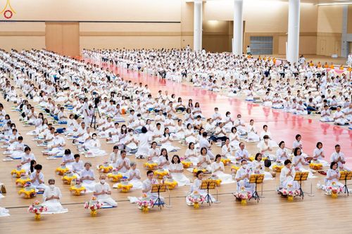 ภาพ No.225505:วันอาทิตย์ที่ 18 พฤษภาคม พ.ศ. 2568 พิธีร่วมบุญการศึกษา พระภิกษุ สามเณร ณ ห้องแก้วสารพัดนึก 2 วัดพระธรรมกาย