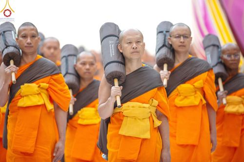 ภาพ No.189221:พระธรรมยาตราปฏิบัติธรรม และถ่ายภาพหมู่ประวัติศาสตร์ ในโครงการธรรมยาตรา กตัญญูบูชา มหาปูชนียาจารย์ พระมงคลเทพมุนี(สด จนฺทสโร) พระผู้ปราบมาร อนุสรณ์สถาน 7 แห่ง ปีที่ 13 วันที่ 4 มกราคม พ.ศ. 2568 ณ อนุสรณ์สถานมหาวิหารพระมงคลเทพมุนี (โลตัสแลนด์) อ.สองพี่น้อง