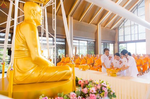 ภาพ No.249205:วันที่ 20 กันยายน พ.ศ. 2568 พิธีประดิษฐานรูปหล่อหลวงปู่วัดปากน้ำ ภาษีเจริญ ณ วิหารพระมงคลเทพมุนี (สด จนฺทสโร) ศูนย์ปฏิบัติธรรมภูเก็ต จ.ภูเก็ต