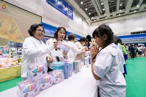 ภาพ No.103401:วันรวมพลังเด็กดี V-Star ผู้นำฟื้นฟูศีลธรรมโลก จังหวัดนครราชสีมา ณ เทอร์มินอล 21 โคราช ถ.มิตรภาพ ต.ในเมือง อ.เมืองนครราชสีมา จ.นครราชสีมา วันอังคารที่ 19 ธันวาคม พ.ศ. 2566