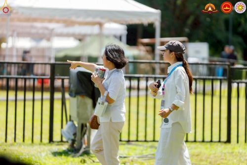 ภาพ No.224763:วันที่ 11 -12 พฤษภาคม พ.ศ. 2568 คณะพระอาจารย์ เจ้าหน้าที่ อาสาสมัคร นักศึกษา ทั้งชาวอินโดนีเซีย และชาวไทย ร่วมแรงร่วมใจ เตรียมงาน เก็บงาน ในวันวิสาขบูชา ณ พระมหาเจดีย์บรมพุทโธ ประเทศอินโดนีเซีย