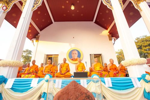 ภาพ No.197661:พิธีตักบาตรพระธรรมยาตรา ณ อนุสรณ์สถานลำดับที่ 4 สถานที่เกิดด้วยกายธรรม วัดโบสถ์(บน) ต.บางคูเวียง จ.นนทบุรี ในโครงการธรรมยาตรา กตัญญูบูชา มหาปูชนียาจารย์ พระมงคลเทพมุนี(สด จนฺทสโร) พระผู้ปราบมาร อนุสรณ์สถาน 7 แห่ง ปีที่ 13 วันที่ 19 มกราคม พ.ศ. 2568