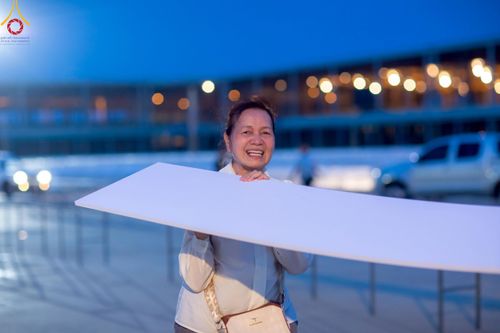 ภาพ No.218478:วันที่ 15 - 18 เมษายน พ.ศ. 2568 การเตรียมภาชนะสำหรับถวายภัตตาหาร , การจัดโต๊ะเก้าอี้ในลานธรรม , การแพ็คพัสดุงานต้อนรับ เพื่องานวันคุ้มครองโลก 22 เมษายน พ.ศ.2568 วัดพระธรรมกาย