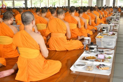 ภาพ No.157692:พิธีถวายภัตตาหารเมนูสวรรค์ ในพรรษาแห่งการเข้าถึงธรรม วันเสาร์ที่ 28 กันยายน พ.ศ. 2567 ณ หอฉันคุณยายอาจารย์ฯ วัดพระธรรมกาย