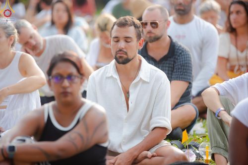 ภาพ No.156404:วัดพุทธบาหลีและวัดพระธรรมกาย จัดปฏิบัติธรรมนานาชาติ 1,151 คนจาก 78 ประเทศ ใน "วันสันติภาพสากล" ณ บาหลี อินโดนีเซีย วันเสาร์ที่ 21 กันยายน พ.ศ. 2567 เวลา 16.00-21.00 น. ณ พิพิธภัณฑ์ ARMA เมืองอูบุด จังหวัดบาหลี ประเทศอินโดนีเซีย