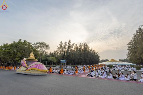 ภาพ No.120335:พิธีต้อนรับพระธรรมยาตรา ในโครงการธรรมยาตรา กตัญญูบูชา มหาปูชนียาจารย์ พระมงคลเทพมุนี(สด จนฺทสโร) พระผู้ปราบมาร อนุสรณ์สถาน 7 แห่ง ปีที่ 12 วันที่ 28 มกราคม พ.ศ. 2567 ณ วัดพระธรรมกาย จ.ปทุมธานี (ชุดที่ 2)